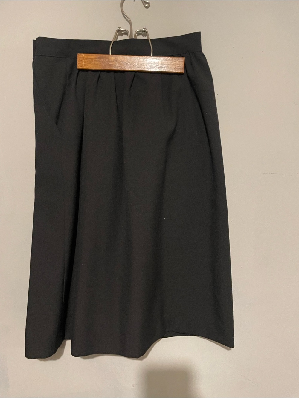 Smart Pants Medium Classic Black Midi Skirt with Tailored Waistband